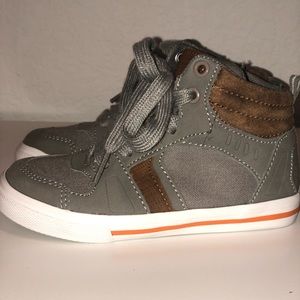 Cat and Jack size 9 toddler shoes